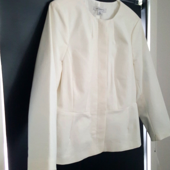 Liz Claiborne Jackets & Blazers - 🔥HP🔥Liz Claiborne Fitted Jacket